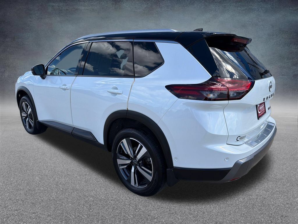 Used 2024 Nissan Rogue SL w/ SL Premium Package AWD/4WD image 3