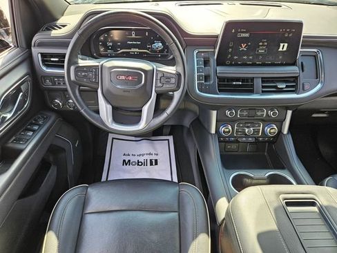 Used 2023 GMC Yukon SLT w/ SLT Luxury Package image 12