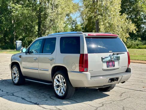Used 2007 Cadillac Escalade AWD w/ Information Package image 10