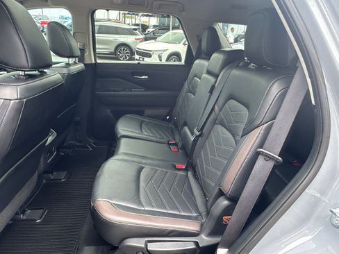 Used 2023 Nissan Pathfinder Platinum w/ Cargo Package AWD/4WD image 7
