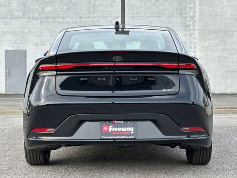 New 2026 Toyota Prius XLE FWD image 5