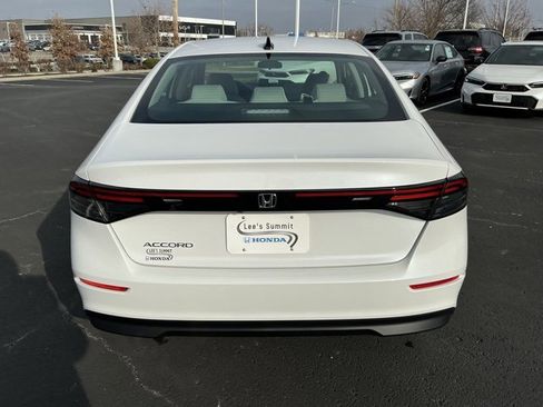 Used 2025 Honda Accord SE image 4