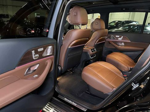 New 2026 Mercedes-Benz GLS 580 4MATIC image 19