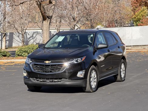 Used 2020 Chevrolet Equinox LS w/ LS Convenience Package FWD image 9