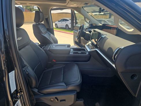 Used 2025 Ford Expedition Platinum AWD/4WD image 14