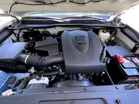 Used 2022 Toyota Tacoma TRD Off-Road AWD/4WD image 30