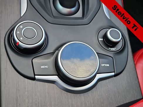 Used 2019 Alfa Romeo Stelvio Ti AWD/4WD image 31