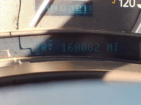 Used 2005 HUMMER H2 SUT w/ Preferred Equipment Group image 25