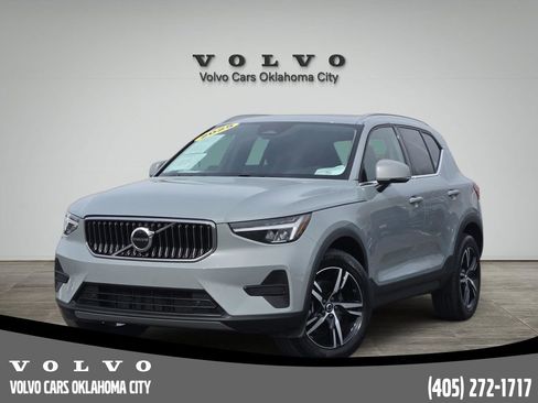 Certified 2025 Volvo XC40 B5 Core image 1