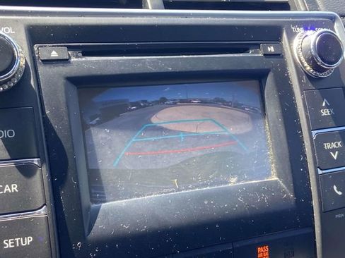 Used 2016 Toyota Camry SE FWD image 19