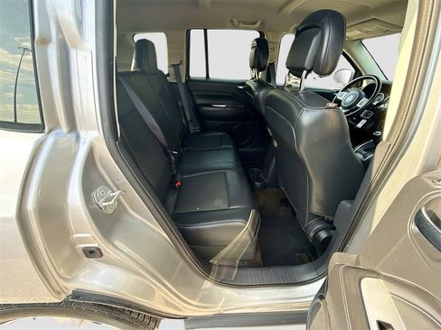 Used 2016 Jeep Compass Latitude image 23