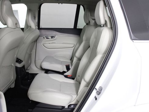 Certified 2024 Volvo XC90 T8 Ultimate w/ Protection Package Premier image 32