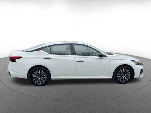 Used 2025 Nissan Altima 2.5 SV image 16