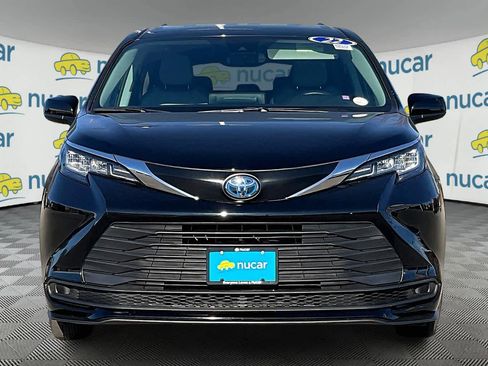 Used 2022 Toyota Sienna LE image 2