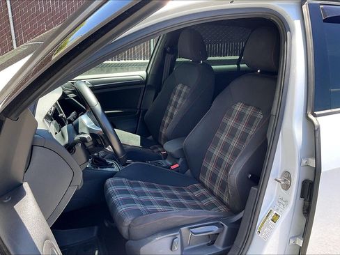Used 2018 Volkswagen GTI SE FWD image 23