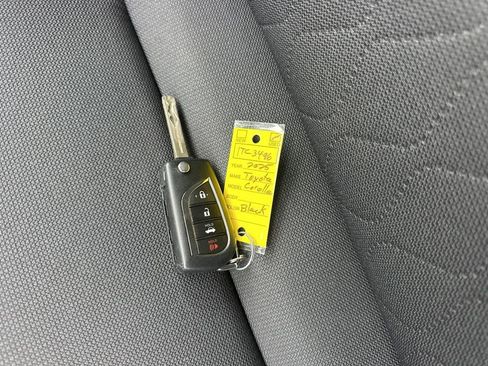 Used 2025 Toyota Corolla LE image 30