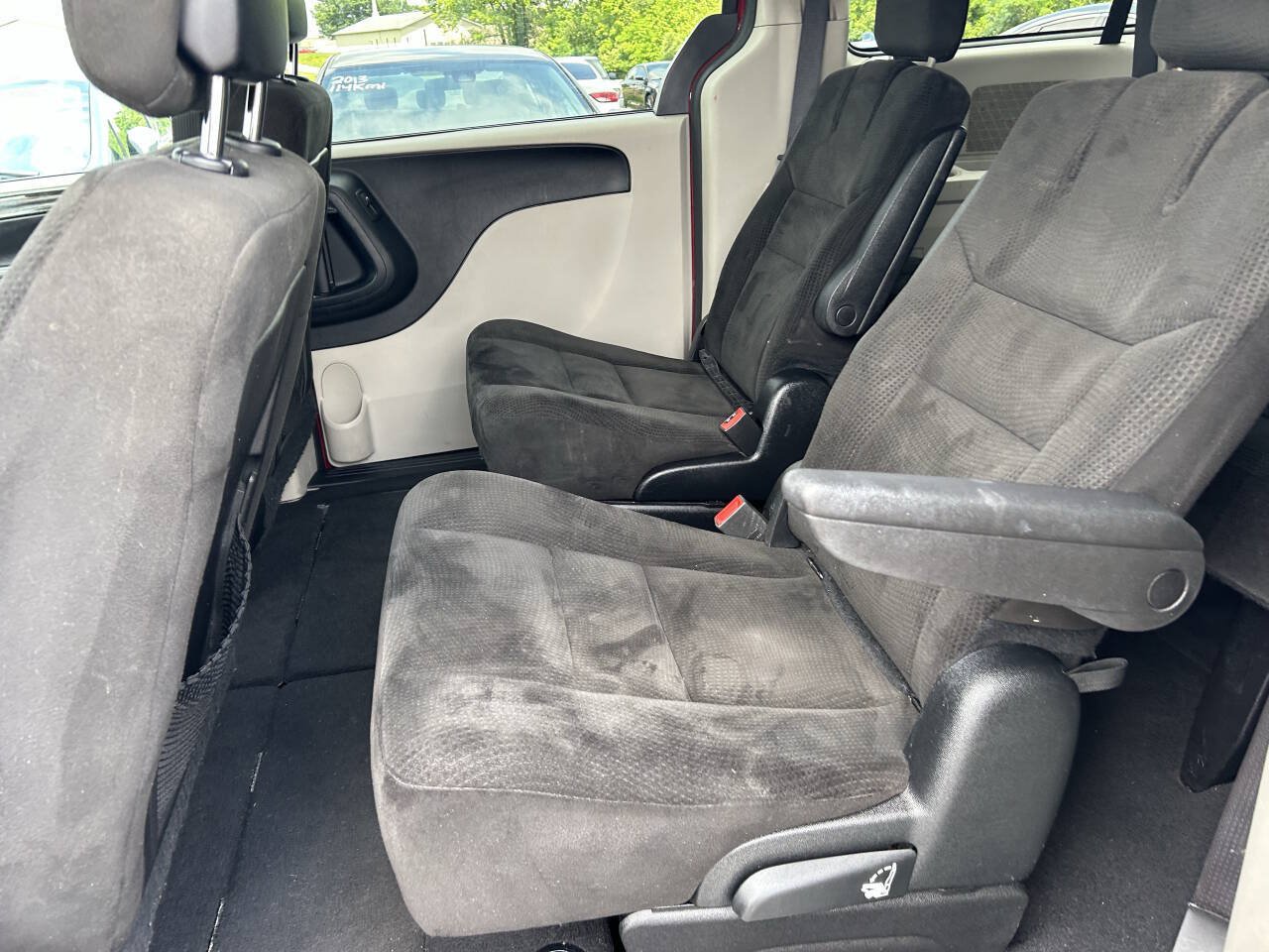 Used 2015 Dodge Grand Caravan SXT w/ Rear Park Assist Package FWD image 10