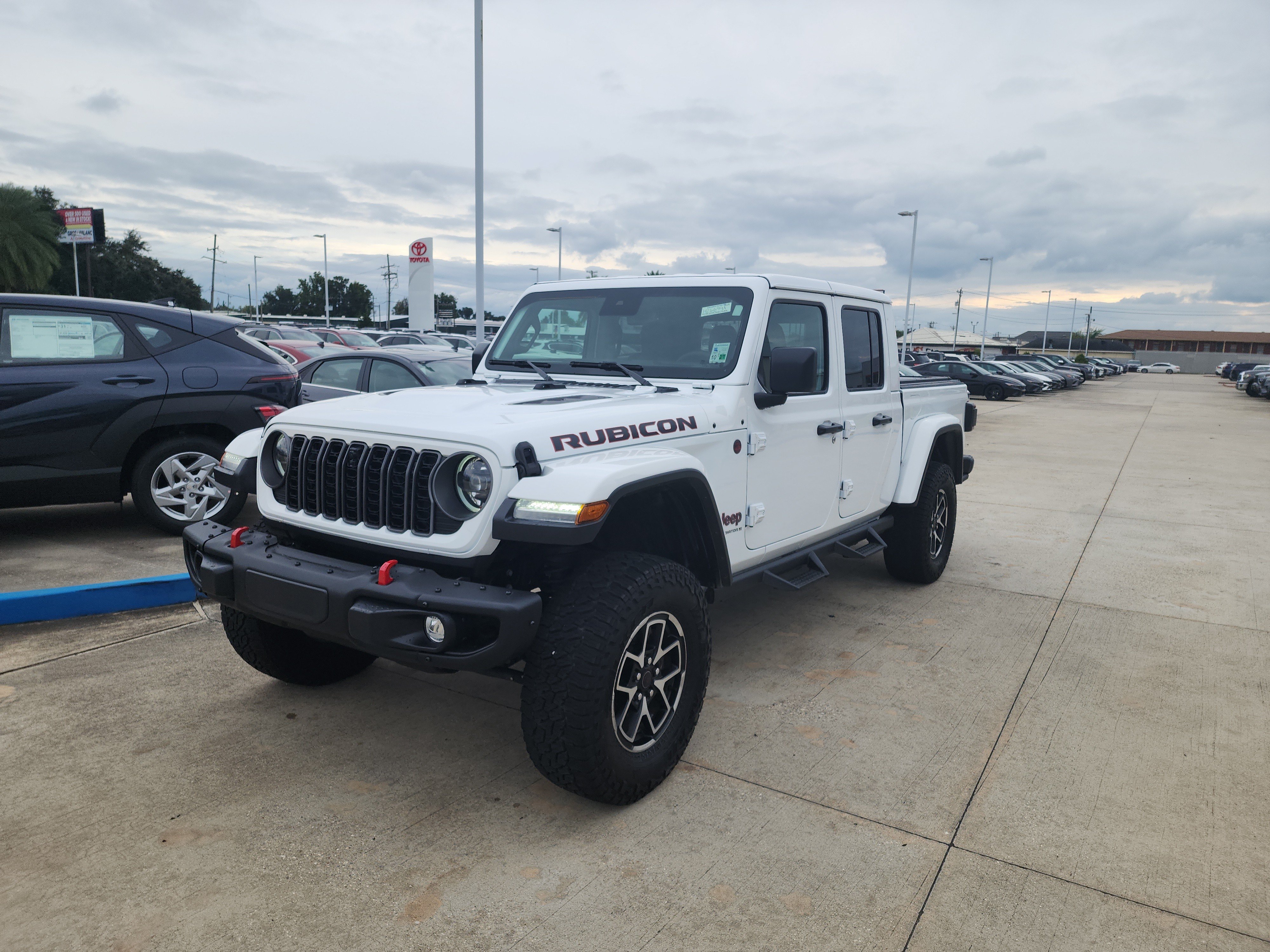 Used 2025 Jeep Gladiator Rubicon AWD/4WD image 3