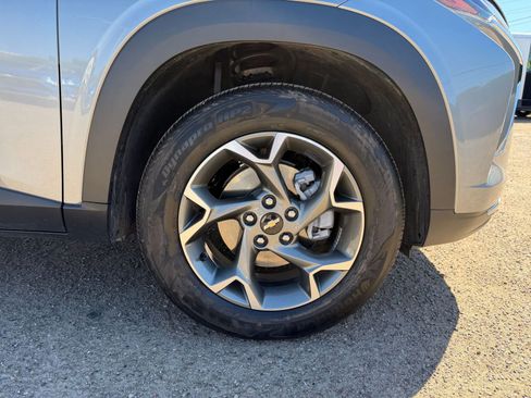 Used 2025 Chevrolet Trax LT image 28