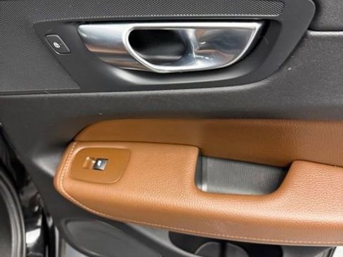 Used 2021 Volvo XC60 T5 Momentum image 52