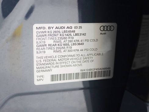 Used 2025 Audi Q6 e-tron Premium Plus w/ Premium Plus AWD/4WD image 47