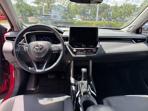 Used 2023 Toyota Corolla Cross XLE w/ Convenience Package FWD image 20