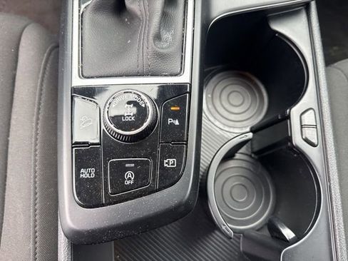 Used 2025 Kia Sportage LX image 14