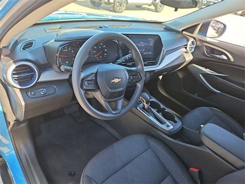 Used 2025 Chevrolet Trax LS w/ Driver Confidence Package image 10