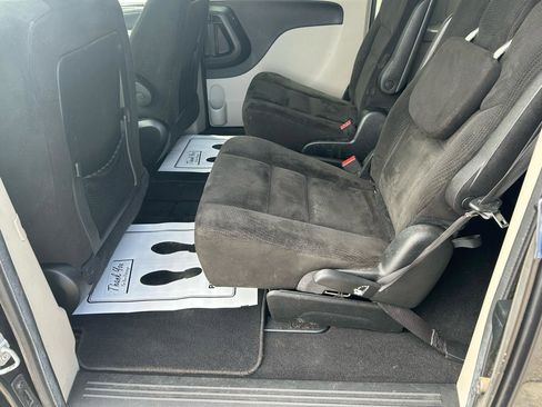 Used 2016 Dodge Grand Caravan SXT FWD image 9