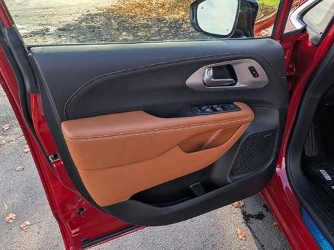 New 2026 Chrysler Pacifica Pinnacle AWD/4WD image 8