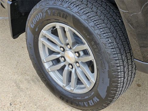 Used 2024 Chevrolet Colorado LT w/ LT Convenience Package image 9