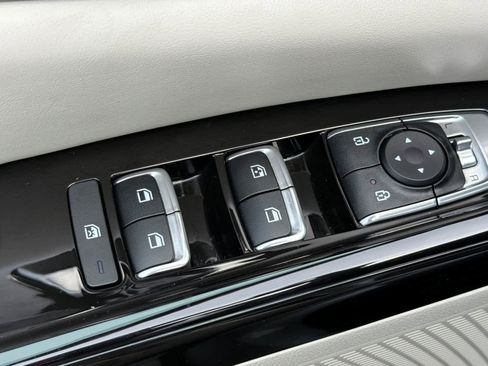 Used 2024 Kia Carnival EX FWD image 15