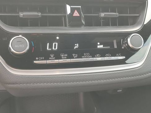 Used 2025 Toyota Corolla SE FWD image 14