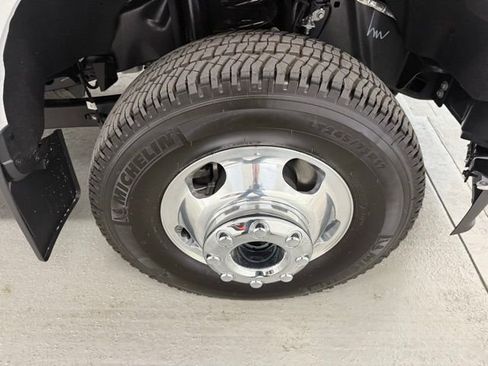 Used 2025 Ford F350 Platinum image 5