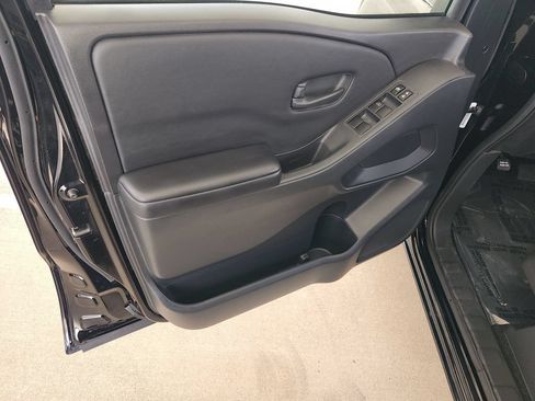 Certified 2025 Nissan Frontier S w/ S Utility Package RWD image 4