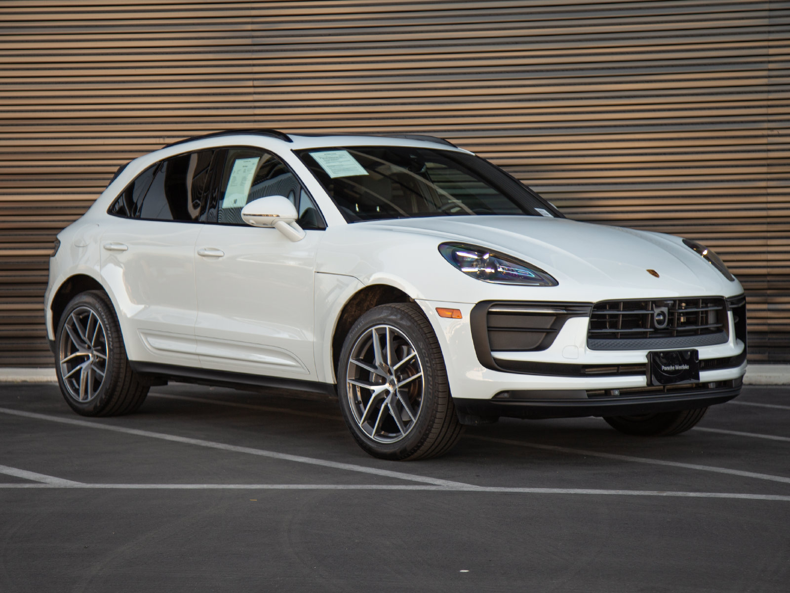 Certified 2026 Porsche Macan AWD/4WD image 9