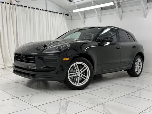 Certified 2026 Porsche Macan AWD/4WD image 1