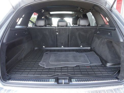 Used 2018 Mercedes-Benz GLC 300 4MATIC w/ Premium Package image 12