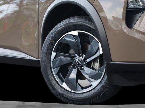 Certified 2024 Nissan Rogue SV w/ SV Premium Package AWD/4WD image 3
