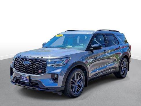 Certified 2025 Ford Explorer ST AWD/4WD image 4