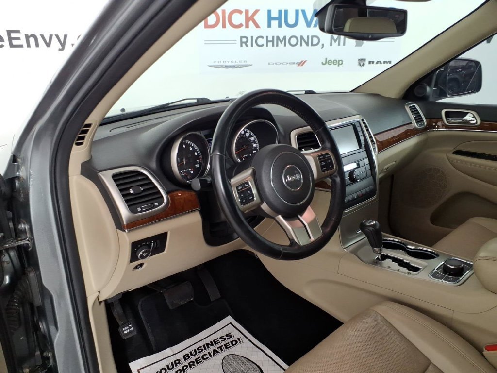 Used 2011 Jeep Grand Cherokee Limited w/ Trailer Tow Group IV AWD/4WD image 9