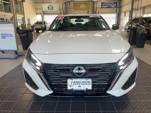 Used 2025 Nissan Altima 2.5 SV image 2