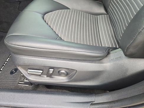 Used 2023 Toyota Camry SE w/ Convenience Package image 5