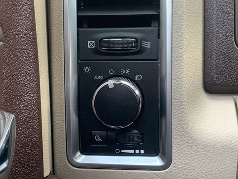 Used 2013 RAM 1500 Classic SLT w/ Premium Display Pkg image 16