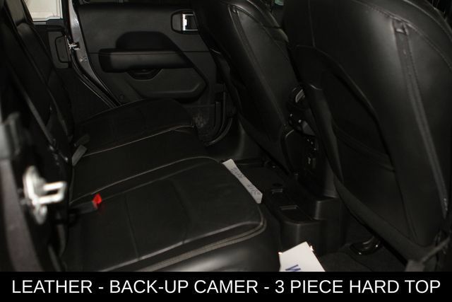 Used 2018 Jeep Wrangler Unlimited Sahara AWD/4WD image 26