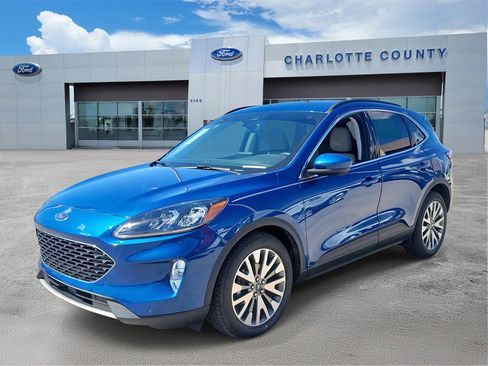 Used 2022 Ford Escape Titanium image 2