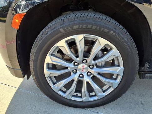 Used 2021 GMC Yukon Denali w/ Denali Premium Package RWD image 22