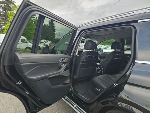 Used 2025 BMW X7 xDrive40i AWD/4WD image 17
