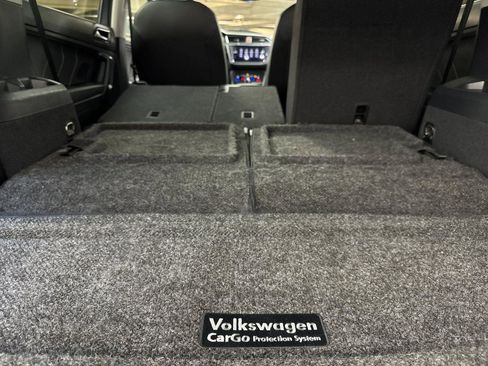 Used 2023 Volkswagen Tiguan SE w/ Panoramic Sunroof Package FWD image 14