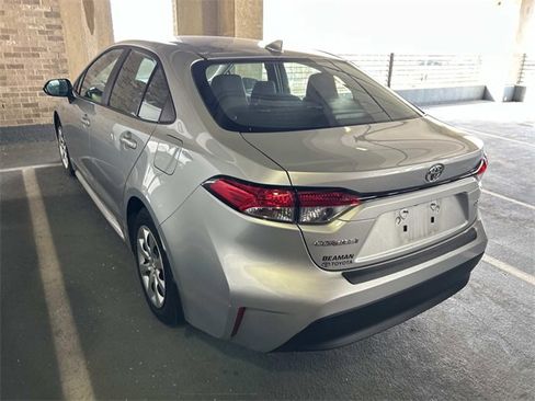 Used 2024 Toyota Corolla LE image 2